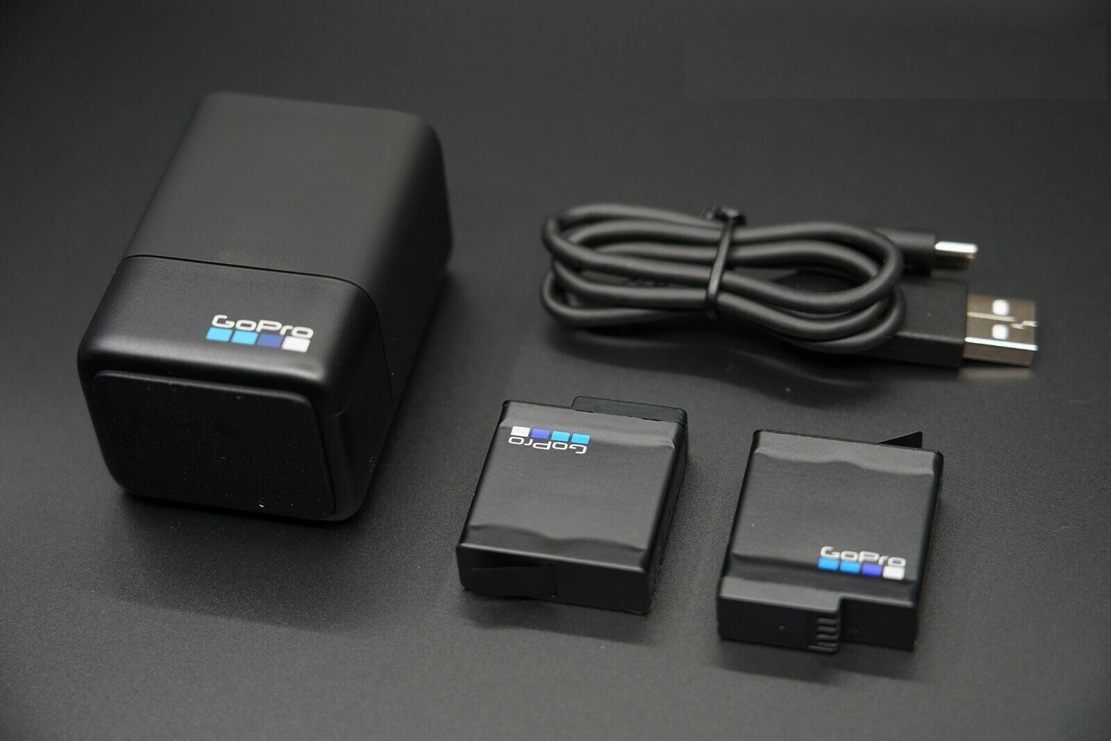 Gopro Aadbd-001 Dual Battery Charger + Two Original Battery Hero 5 6 7 Black
